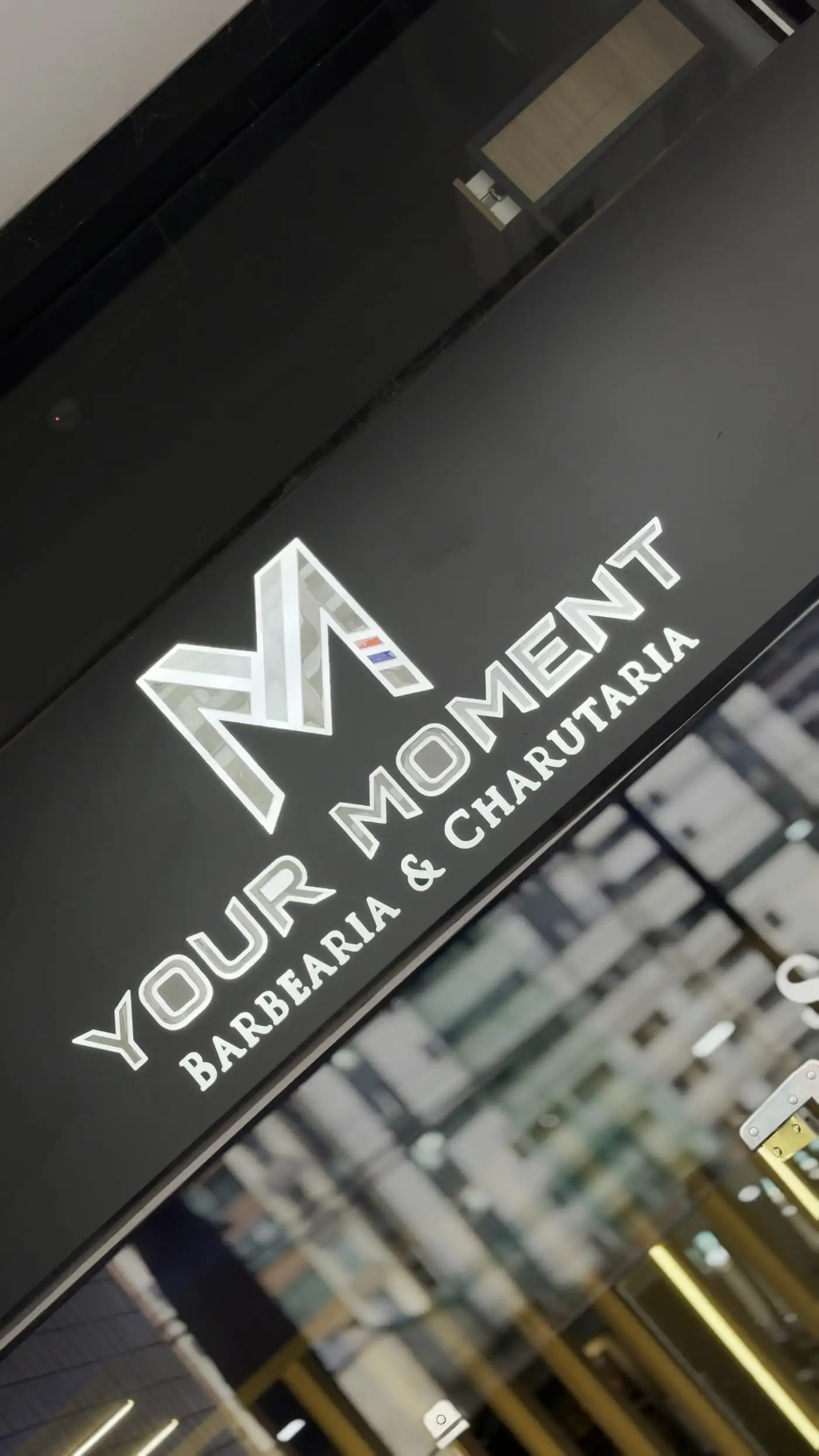 Letreiro da Your Moment
